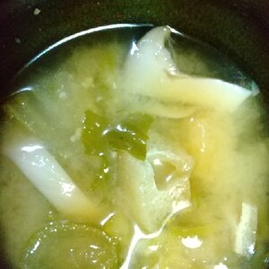 エリンギと木綿豆腐の味噌汁